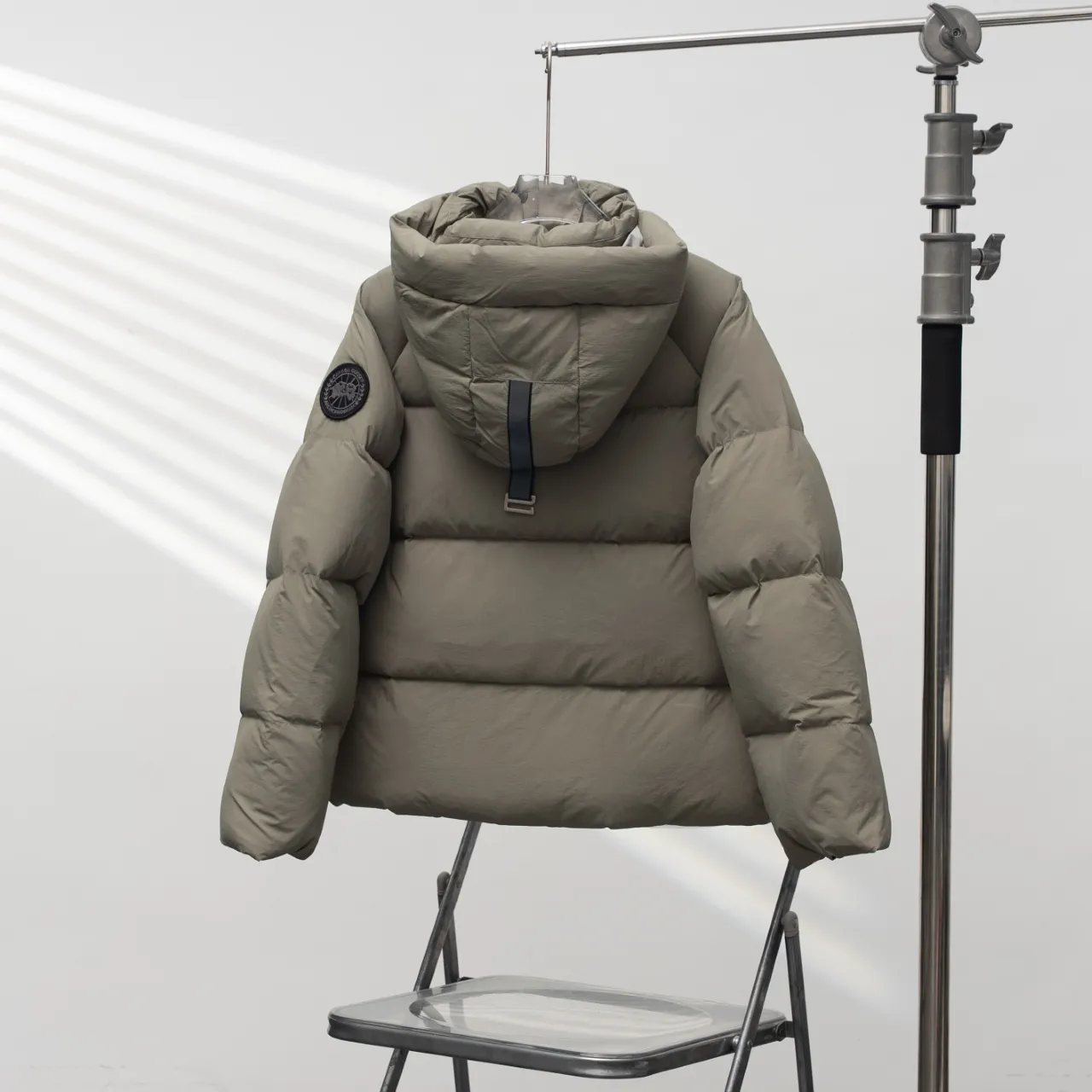 P880 CANADA GOOSE丨Canada Goose Ouyang Nana Generation Hooded Down Jacket Color: Wormwood Green Size: S-XXL